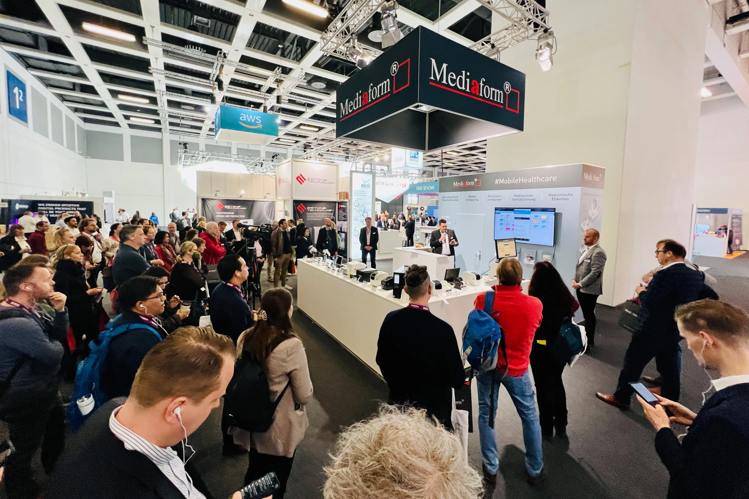 Mediaform Messestand mit innovativen Kennzeichnungslösungen.